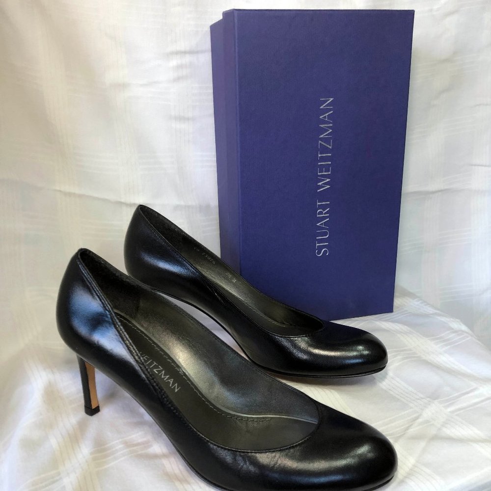 Stuart Weitzman 3" round toe black leather pumps, size 7.5